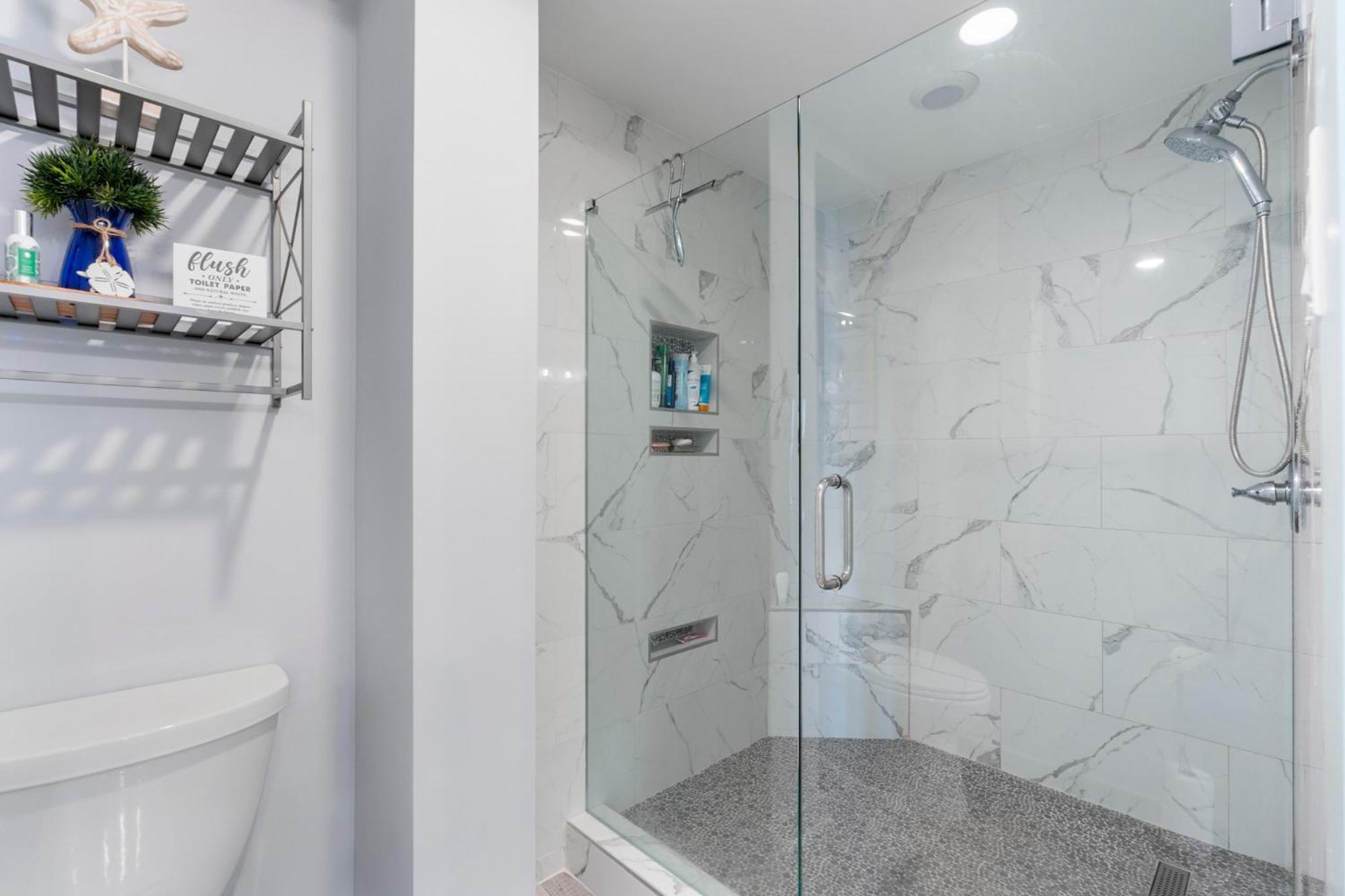 Edgewater Windward 508 - Newly Renovated Corner Condominium! Apartment