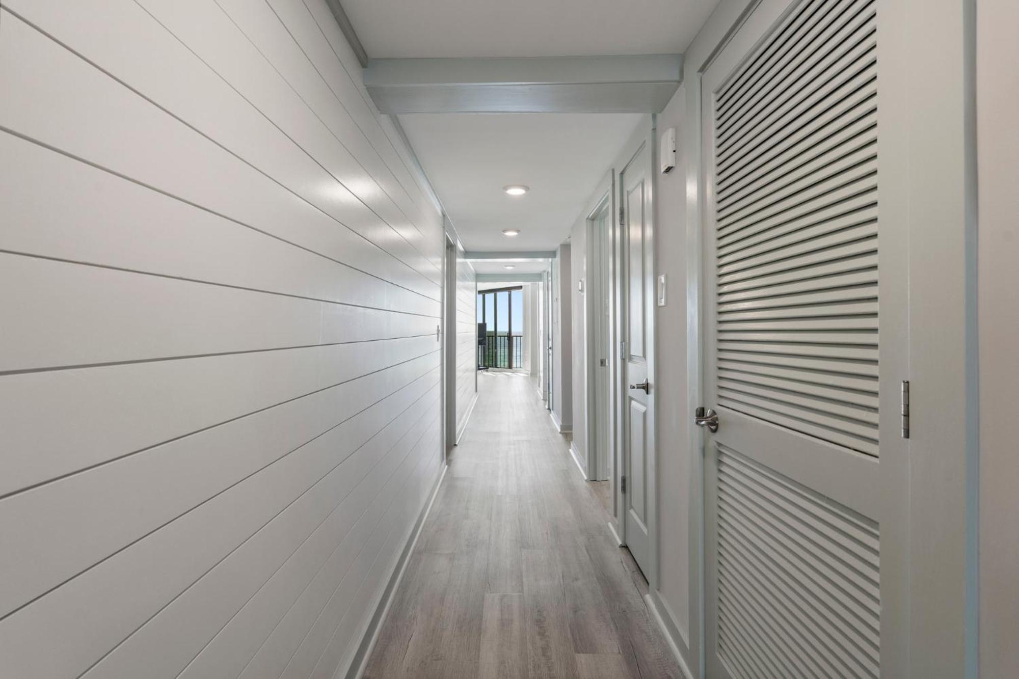 Edgewater Windward 508 - Newly Renovated Corner Condominium! Apartment *