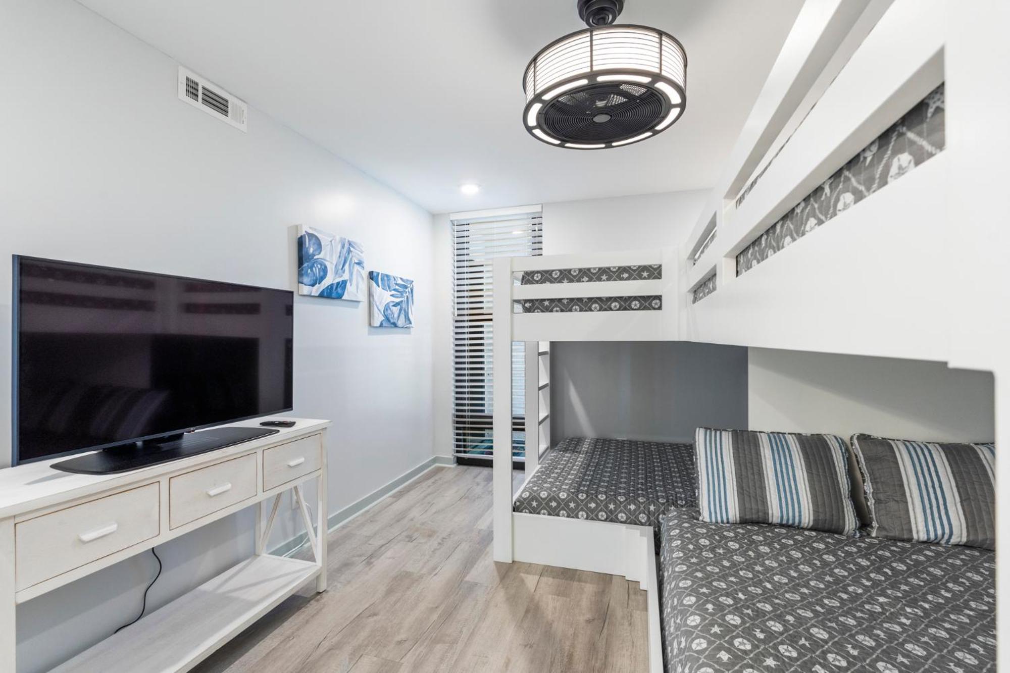 Edgewater Windward 508 - Newly Renovated Corner Condominium! * Panama City Beach