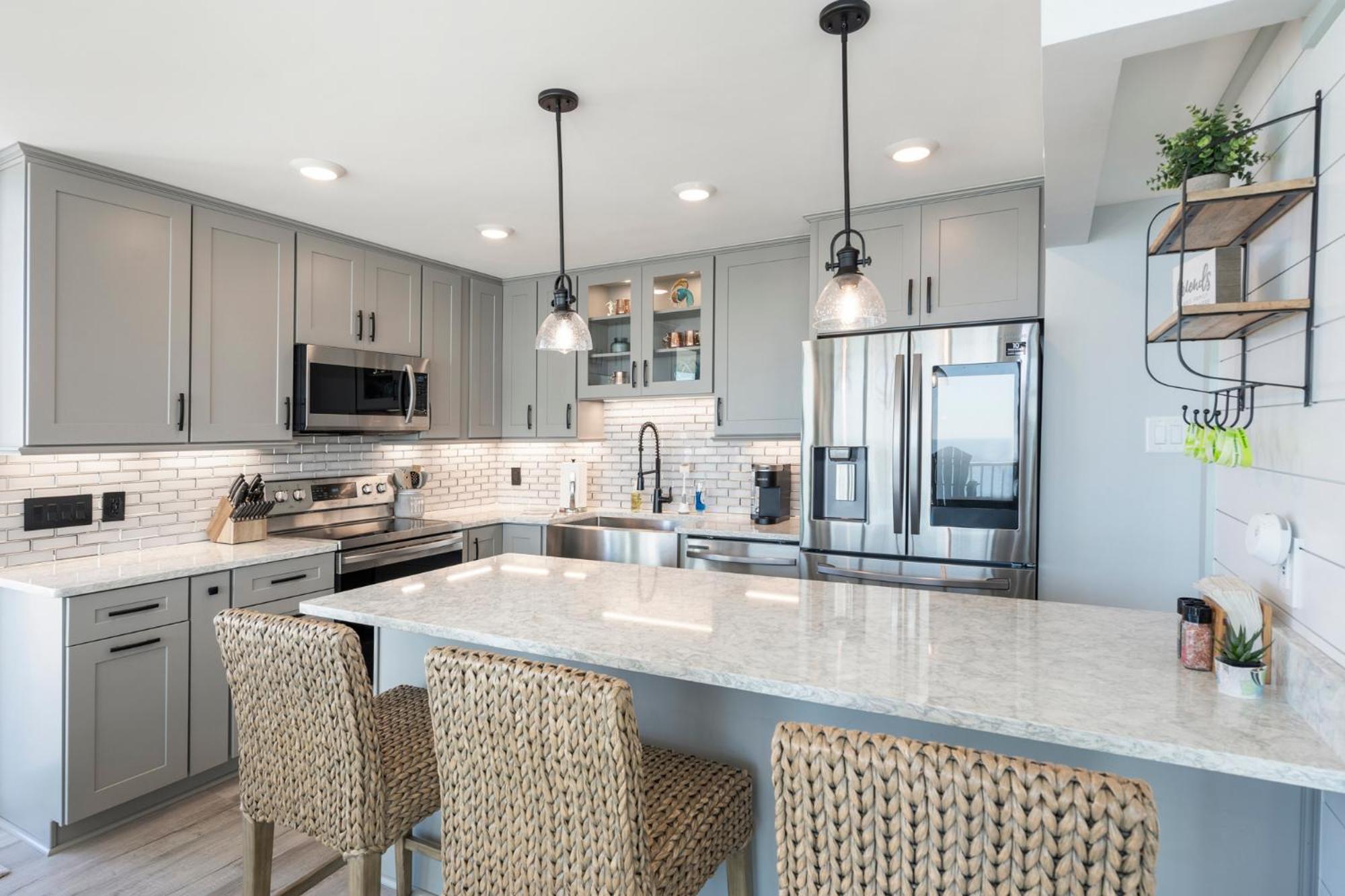 Edgewater Windward 508 - Newly Renovated Corner Condominium! Apartment